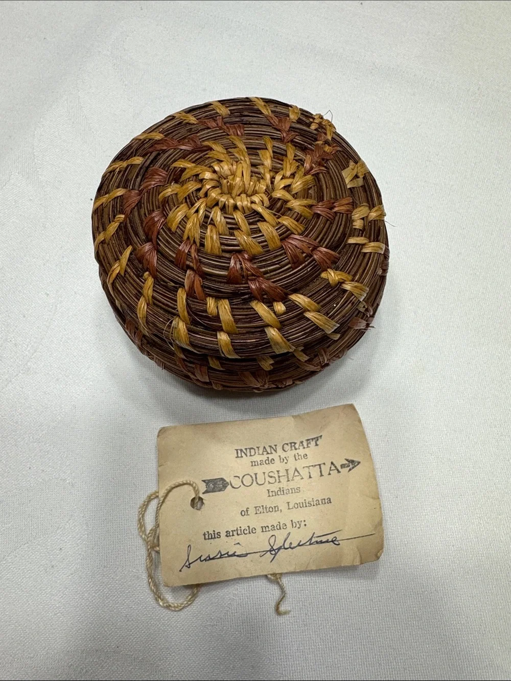 Vtg. Handmade Coushatta Indian basket. Handcrafted by sussie Stuteville.